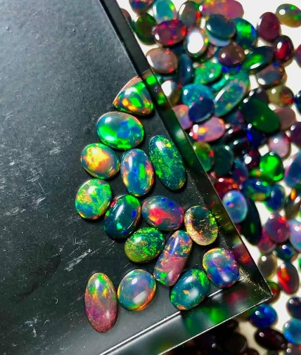Bicolor-Opal lose, eigener Schliff